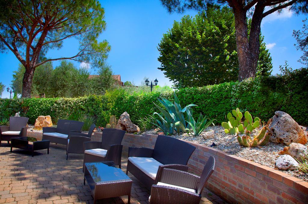 Hotel Borgo Tre Rose Valiano Esterno foto