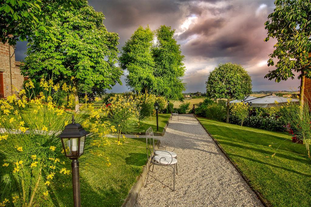 Hotel Borgo Tre Rose Valiano Esterno foto