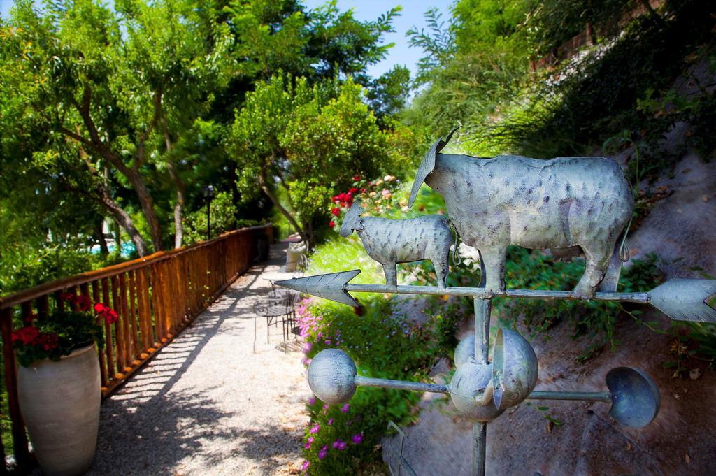 Hotel Borgo Tre Rose Valiano Esterno foto