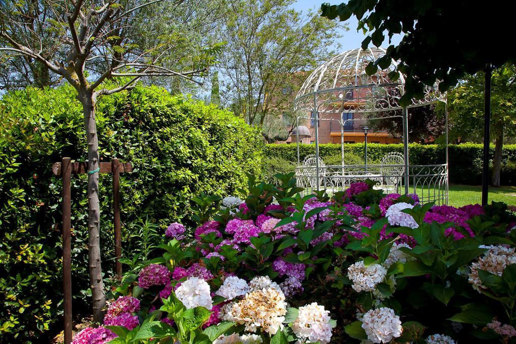 Hotel Borgo Tre Rose Valiano Esterno foto