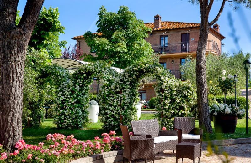 Hotel Borgo Tre Rose Valiano Esterno foto